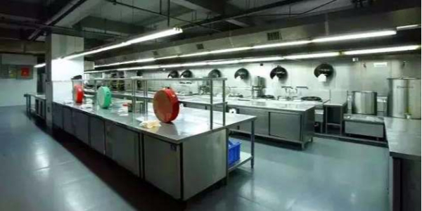 工廠食堂廚房工程之整體廚房設(shè)計的操作臺需要注意什么？